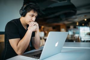 プログラミングの副業で稼ぐための手順と副業サイト5選【案件例あり】