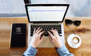 バックエンドエンジニアの業務委託案件はある？受注の仕方やポイントを解説